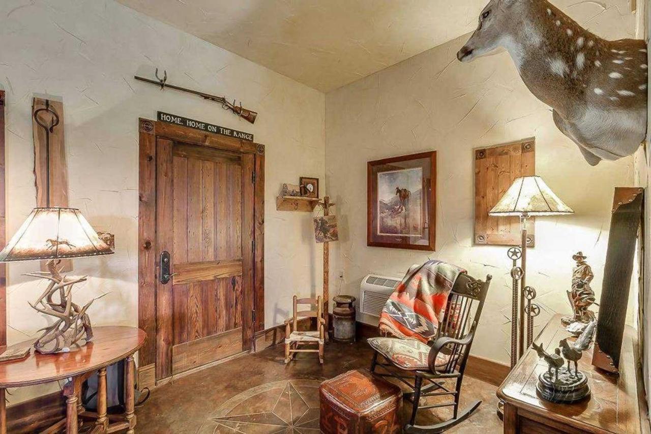 Last Outpost Bandera Ranch House Экстерьер фото